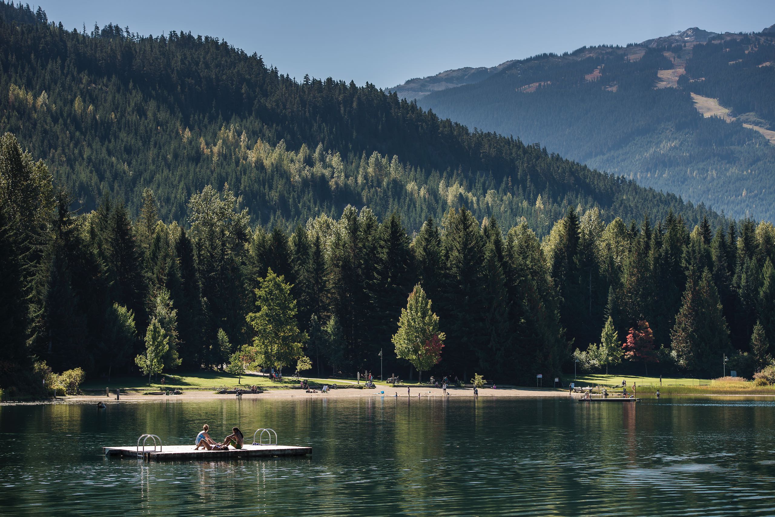people paddleboarding